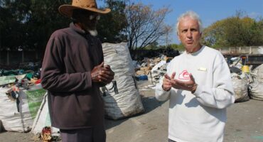 Recycler Amos Chauke and Ward 94 councillor David Foley have a conversation on why the site is untidy and what can help the site not get into a state of being full. Photo: Zanele Mfaba