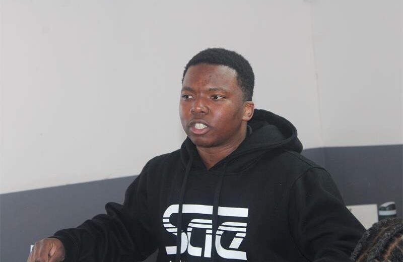 Qwawe Magwevana, from SAE Institute, engages with the learners on August 19, 2026. Photo: Comfort Makhanya