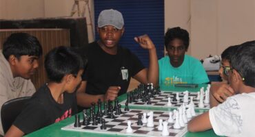 Coach Kgosimang Molefe guides Midrand Chess Club players through key chess strategies during their latest training session on August 22, 2026. Photo: Comfort Makhanya