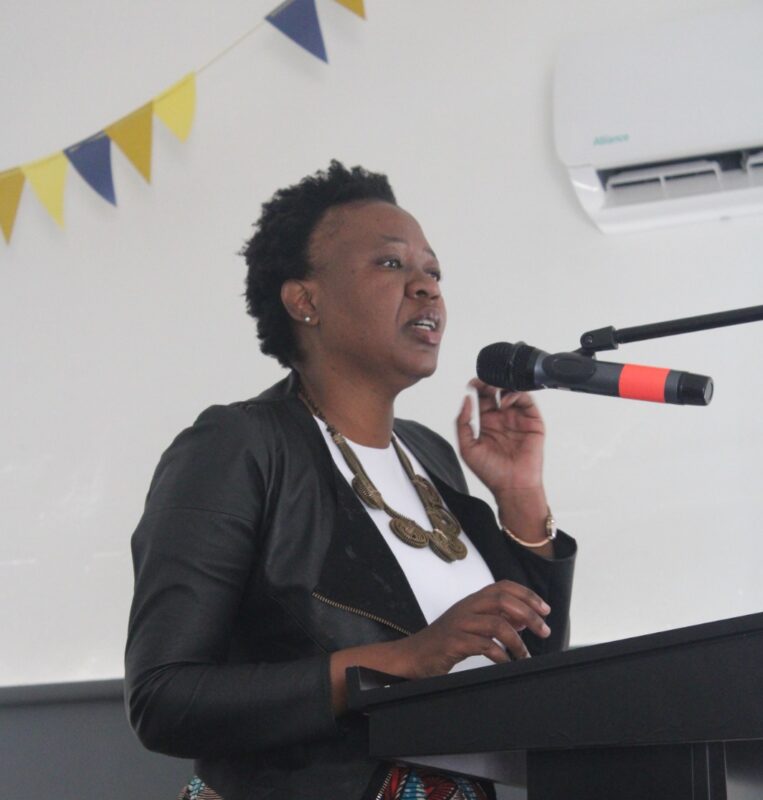 Family representative Fatima Selane pays tribute to Lebo Xolwana and her three children on August 6, 2026. Photo: Comfort Makhanya