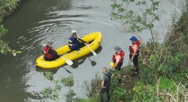 Divers from Johannesburg water policing and diving services recover the body of a man from an abandoned mineshaft in Klipfontein on August 4, 2026. Photo: Supplied