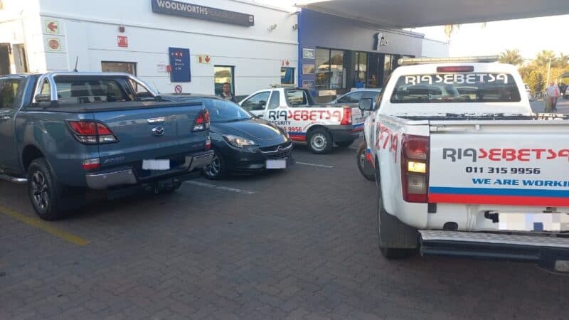 Ria Sebetsa Security Services officers apprehended two suspects at a Midrand filling station after they were allegedly caught on camera attempting to open a vehicle.