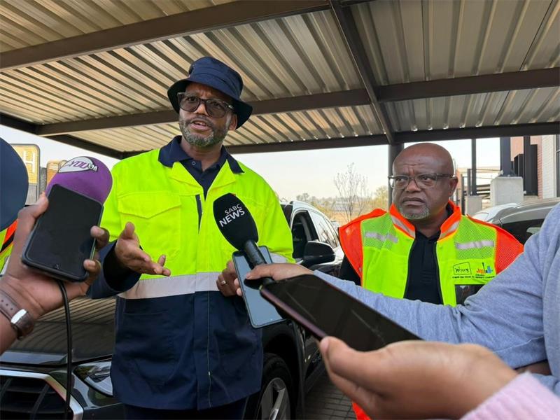 Deputy Minister of Employment and Labour Jomo Sibiya, and Executive Mayor of the City of Johannesburg Dada Morero address media during the operation on September 2. Photo: Labour Department X page