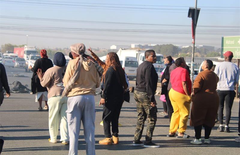 Residents of Friendship Town Estate gather during the September 3 protest, calling on City Power and Johannesburg Water to address ongoing service delivery challenges. Photo: Comfort Makhanya