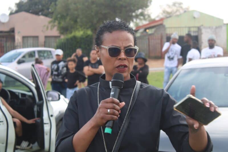 Pastor Fiona Brown addresses community members on September 20. Photo: Comfort Makhanya