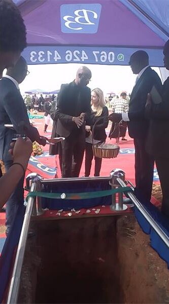 Arthur Mafokate pays his last respects to his late father, Enos Mafokate. Photo: Supplied