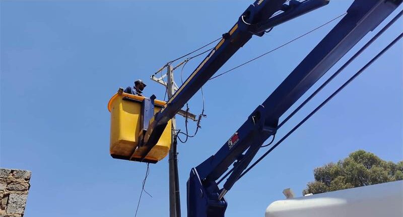 City Power revenue protection teams disconnect illegal electricity connections in Kanana informal settlement during an operation on October 12, 2026. Photo: City Power