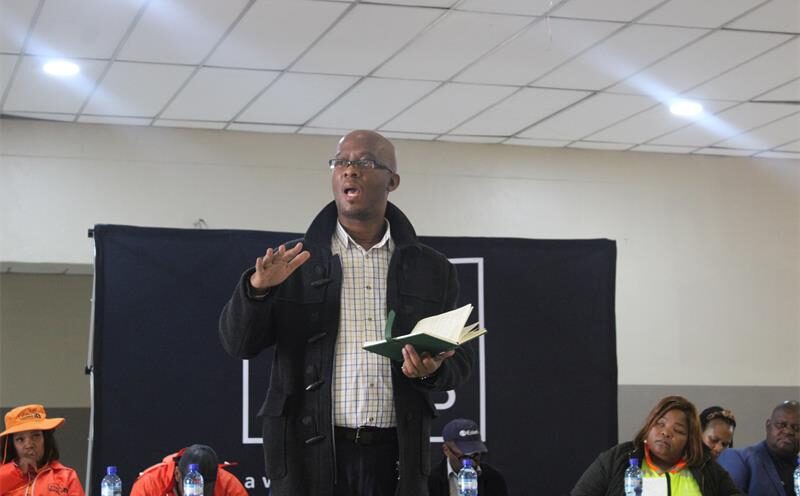Regional director for Region A Papi Macmillan Telekoa addresses residents on October 1, 2026. Photo: Comfort Makhanya