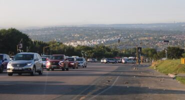 JMPD warns motorists against using an unauthorised dirt route between Kyalami Estate and the Kyalami Race Track to avoid traffic congestion. Photo: Comfort Makhanya