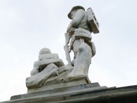 Image of the Dundee War Memorial Cenotaph showing statues of two soldiers.