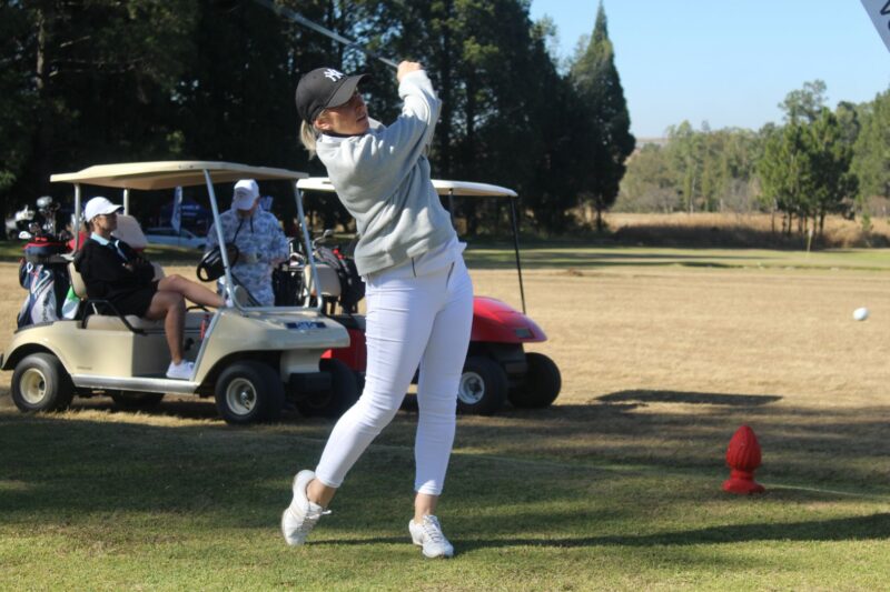 A picture of Diedre Kroy playing golf at the Ferrum Golf Day.