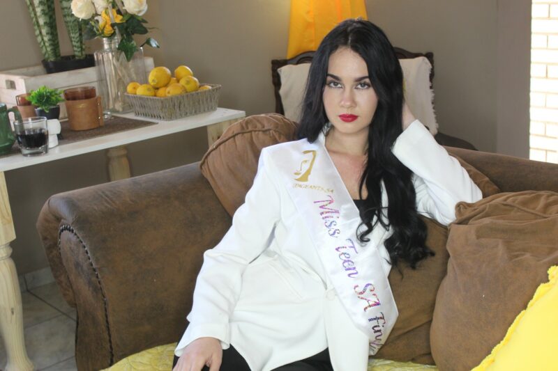 Mieke to claim Miss Teen SA crown