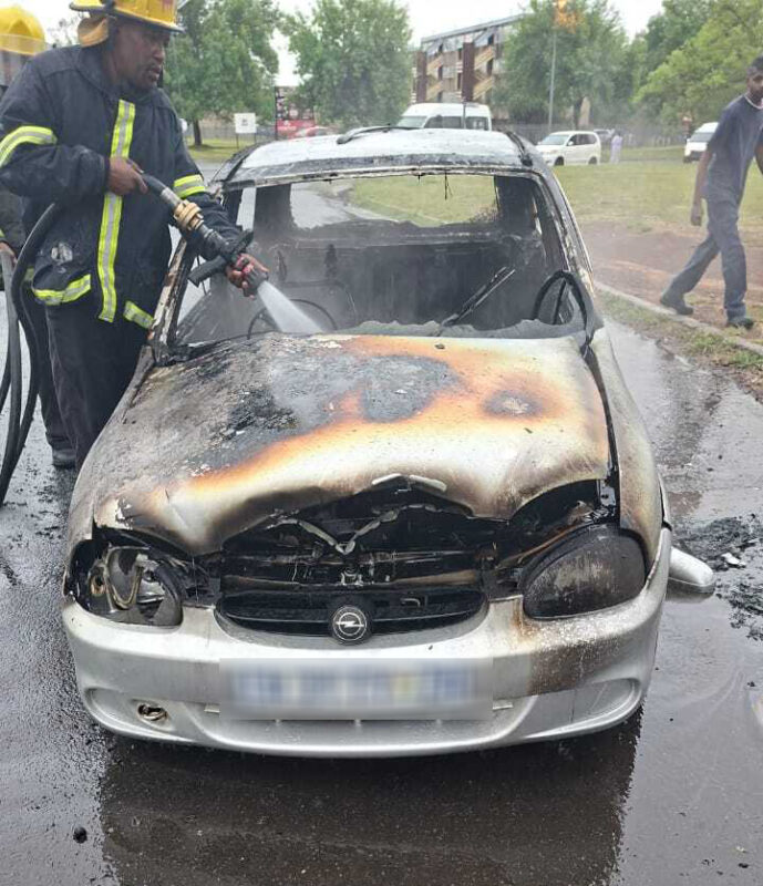 vehicle-fire-kirkland-centre-streets