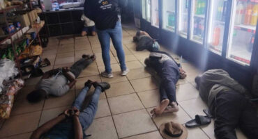 police-arrest-seven-businessman-held-hostage-taxi-city