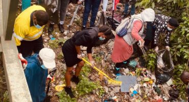 Municipality staff at a clean-up campaign in Ward 10 Colita.