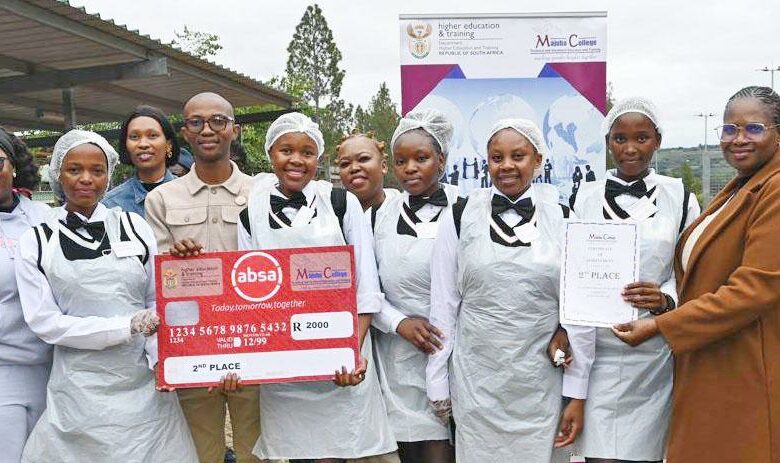 Image of young people from Majuba College, Dundee, with Endumeni Mayor Mkhize at a college Market Day.
