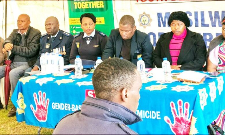 Description of police officers seated around a table during a Heritage Day event in Glencoe.