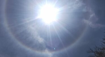 Image of bright ring around the sun.