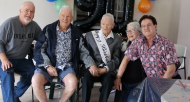 Image of the family of popular Dundee personality, Peter Jones, celebrating his 90th birthday.