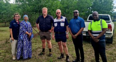 Image of men and women from AfriForum Pongola, Marilda Schoombee (AfriForum Pongola chairperson), Vuyelwa Poswa (NERSA), Ian van Niekerk, Heinrich Koen and NERSA representatives.