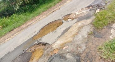 Photo of bad potholes in Glencoe.
