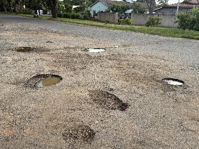 An image of potholes in the Vryheid's residential area.