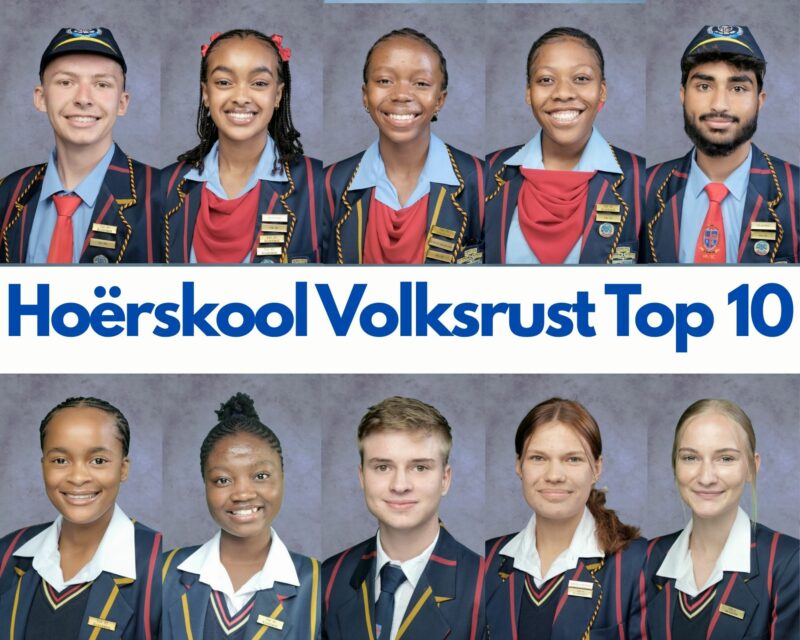 Hoërskool Volksrust se Top 10 matriekleerders poseer vir ’n groepsfoto.