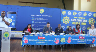Image of SAPS officers addressing a community meeting in Dundee.