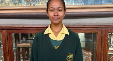 Image of a young female learner from Vryheid High School dressed in uniform.