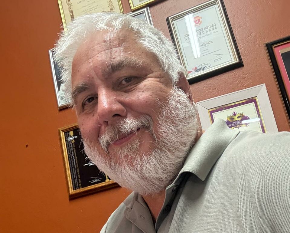 30 years of experience in news media