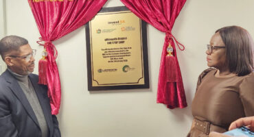 Image of y KwaZulu-Natal MEC for Economic Development, Tourism and Environmental Affairs Reverend Musa Zondi, Umzinyathi District Mayor Thembisile Mchunu unveiling a plaque.