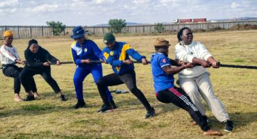 Image of youth and police officers participating in tug-o-war.