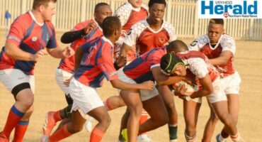 Image of Vryheid and Dundee rugby players in a maul.