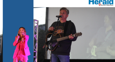 Image of Afrikaans singers, Pieter Smith and Leah on stage.
