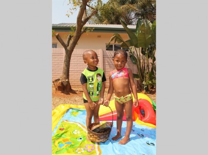 Lebogang Maluleke and Tyla Sedange show off their picnic basket.