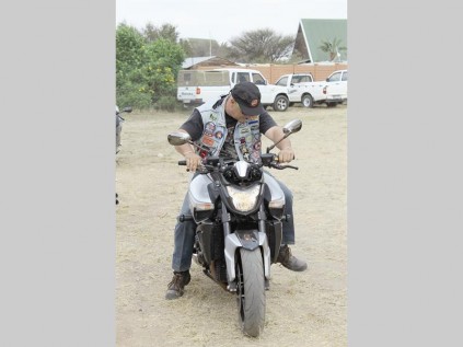 Scotty Scott maak gereed om te balanseer  tydens die stadige resies.