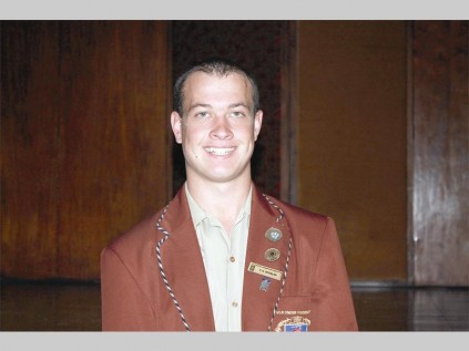 FG Grobler glimlag breed oor die silwer toekenning wat hy by die Afrikaans Ekspo verdien het.