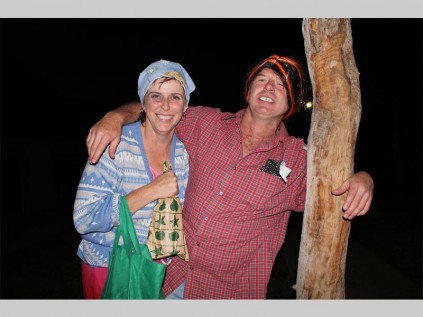 Dirk en Danita Snyman werp hulle hart en siel in die boemelaar-tema.