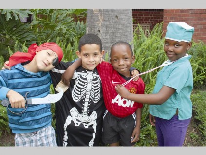 Brayton Jansen, Cleshin Adonis, Mulaudzi Thonifhani en Mpho Moloto oefen solank om helde te wees wanneer hulle eendag groot is.