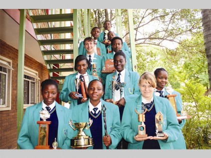 Jabez Christian School's high school stars are in front, Bernice Myeki (Afrikaans 86%), Shoki Molala (life orientation 89% and social studies 81%) and Alessia Malan (arts and culture 89%, natural science 82%). In the second row are Tumbe Makhubela (business studies 87% and best progress in accounting), Grace Thupana (accounting 91%, life science 84% and Bible 92%) and Tebatso Mmotla (English 73%). In the third row are Janco Erasmus (geography 82%) and Thabang Ramasenya (mathematics 83%). In the 