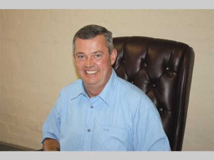 Eben Lingefelder, skoolhoof by Curro Heuwelkruin.