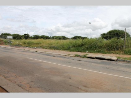 Nirvana residents say the 2010 Soccer World Cup park and ride property is now a safe haven for criminals to hide, because the municipality don't maintain the property.