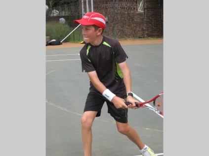 Die konsentrasie staan op Japie Wentzel se gesig geskryf tydens Pietersburg Laerskool se tennisproewe.