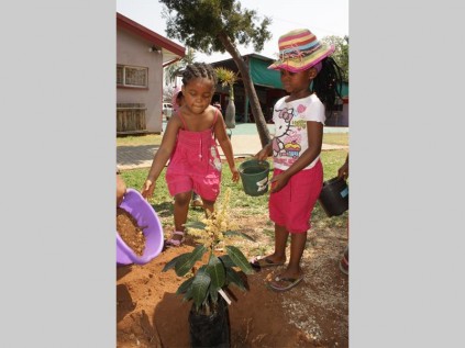Londoni Rambado and Palesa Mamabolo from Share Joy Pre-School are keen to learn about planting trees.