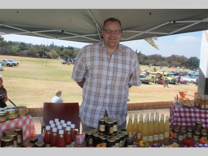 Jacques Duvenhage beplan om mense se smaakkliere te prikkel met sy Engeltongue souse wat heerlik is saam met soutbeskuitjies.