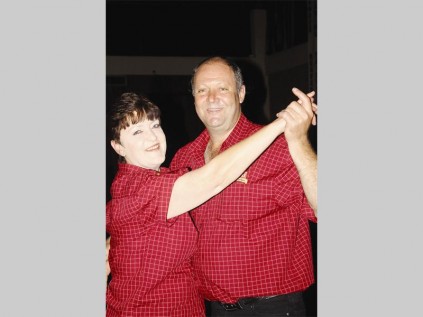 Shirley en Pieter Badenhorst dans op maat van boeremusiek. 