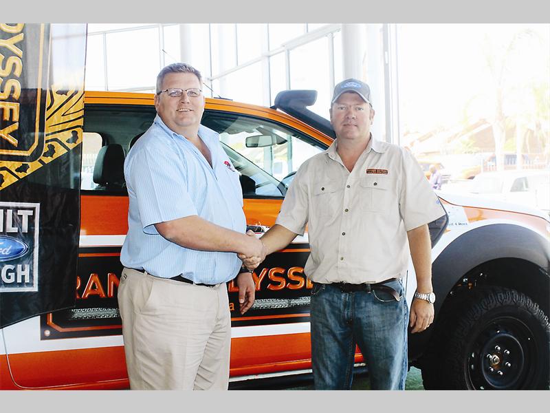Jacques Swart (BB Ford, verkoopsbestuurder) oorhandig 'n Ford Ranger aan Johan Retters wat aan die Ranger Odyssey 2014 kompe-tisie in Noordwes, Namibië en Kaokoland sal deelneem. Johan kan die voertuig ry tot die wenners op 15 Oktober aangekondig word waarna die uitslag sal bepaal wat gebeur.