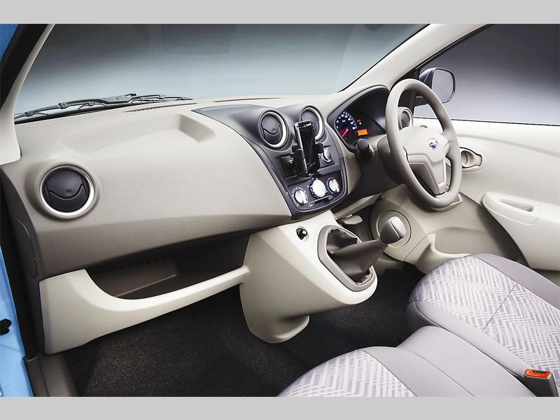 The interior of the Datsun GO is very mo-dern, simple, functional and good looking. Uniquely in the class is the gear lever and parking brake handle that are mounted in the centre console.