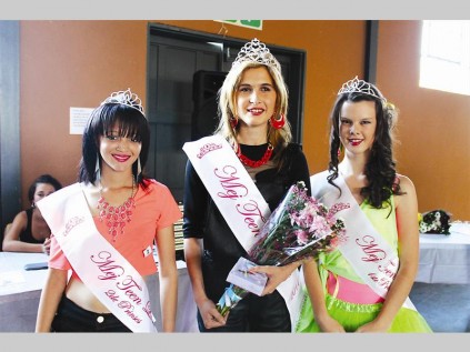 Makhado se Mej. Lente-wenners in die afdeling 15 tot 19 jaar is Chené Buys (tweede prinses), Sinead Otto (Mej. Lente) en Lindie Louwrens (eerste prinses).