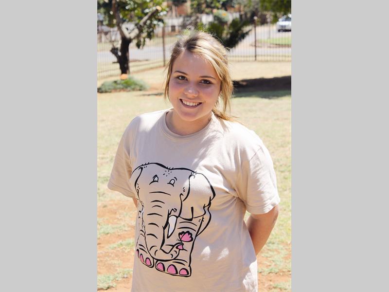 Lezandri Oosthuizen (16) het 'n konserwatiewe benadering wanneer dit kom by haar onderwysers. "Ek hou van 'n onderwyser wat streng is, maar ook nie te streng nie. Die belangrikste is dat my onderwyser my moet leer. Hy moenie my vriend wees nie. Ek voel 'n onderwyser moet normaal aantrek, niks moet uitsteek nie, maar hulle hoef darem ook nie in formele pakke rond te loop nie," sê sy.